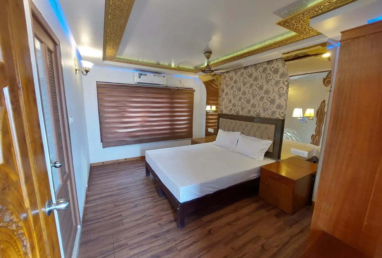 Hotel Upper Deck Boathouse Alappuzha 3*,
