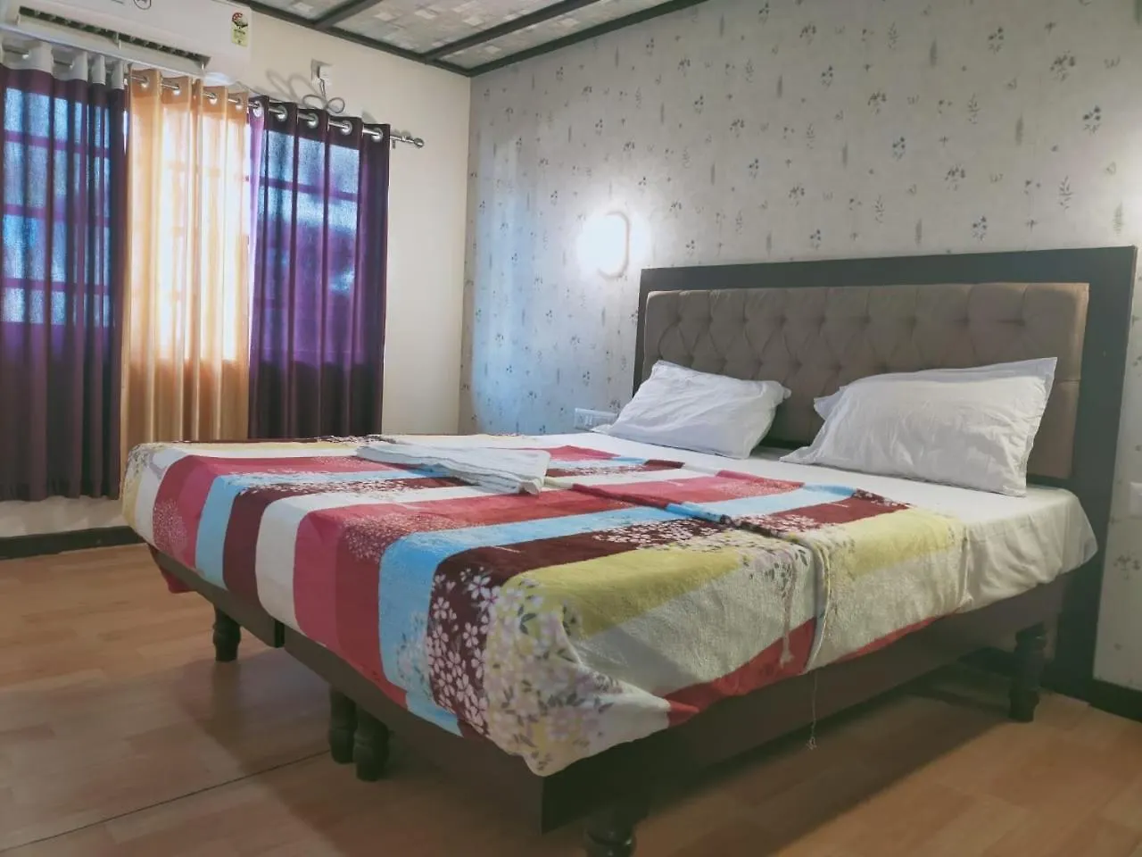 Hotel Upper Deck Boathouse Alappuzha 3*,  Indie