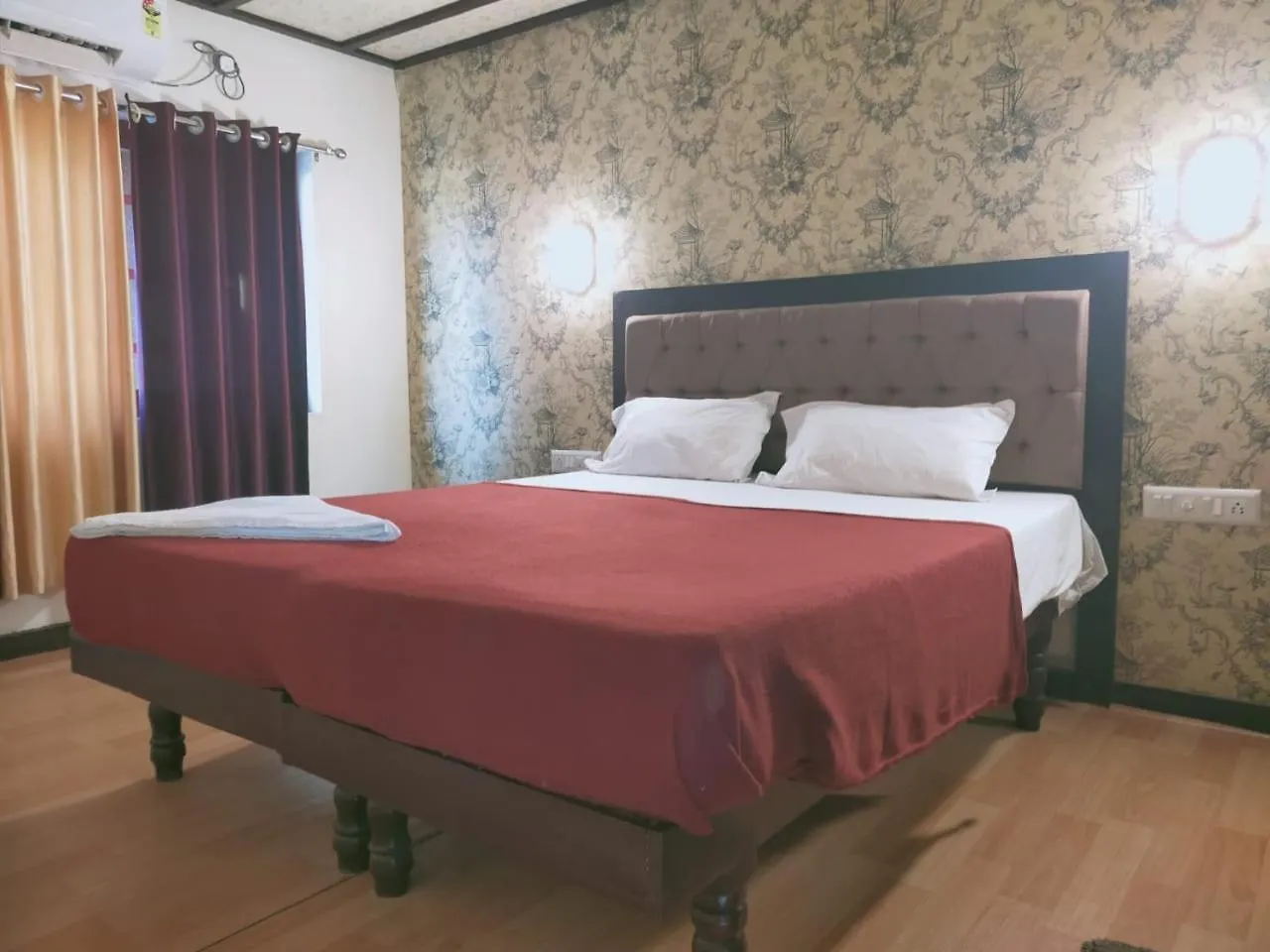 Hotel Upper Deck Boathouse Alappuzha