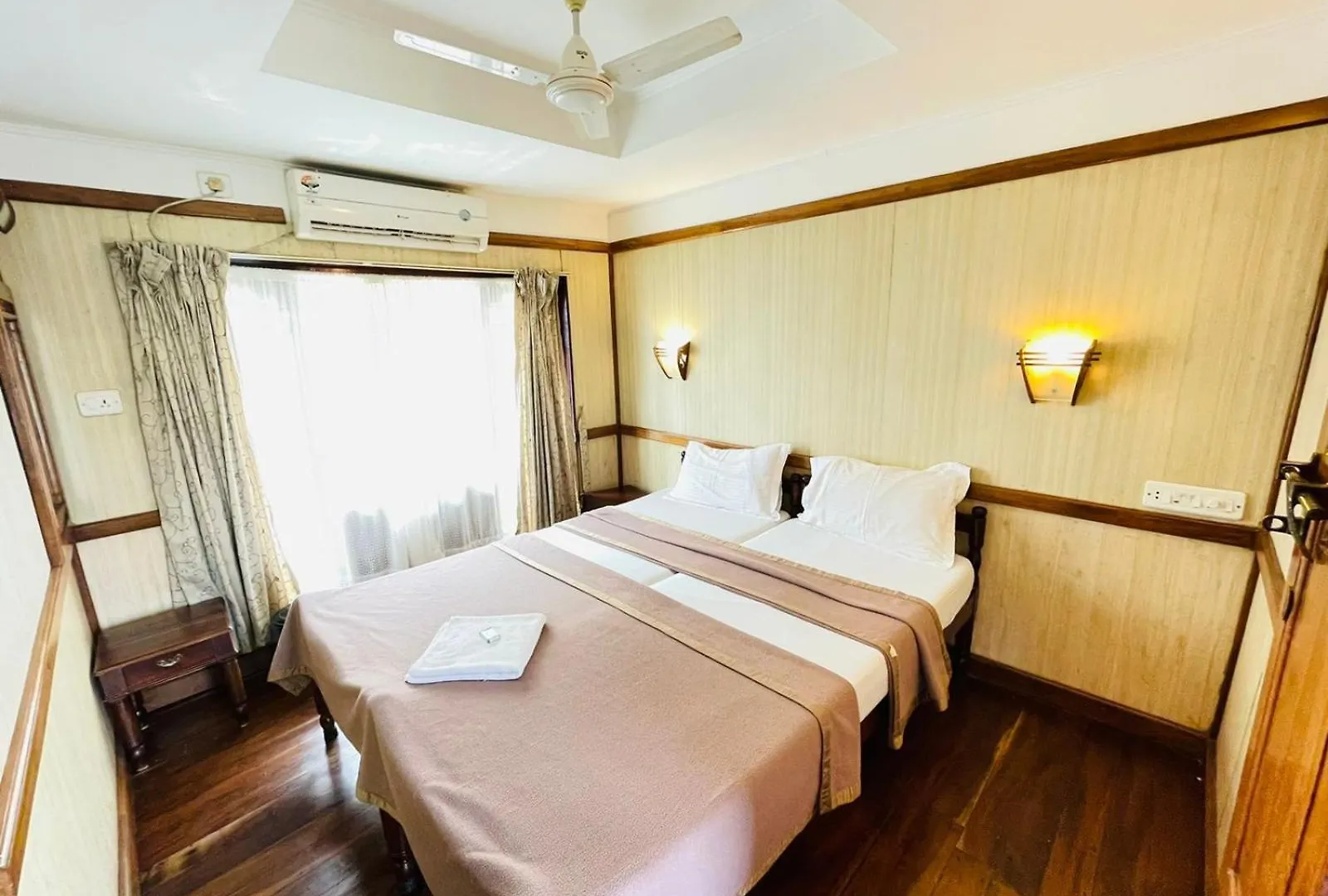 Hotel na wodzie Hotel Upper Deck Boathouse Alappuzha